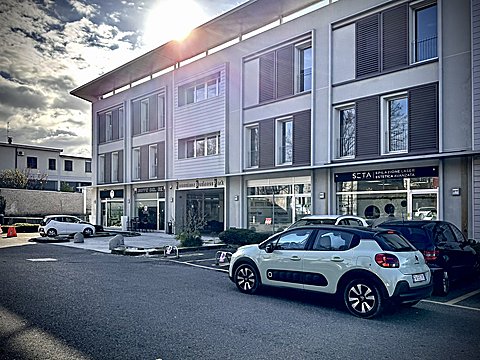 Ingresso esterno dello studio in Strada Farnesiana, Piacenza